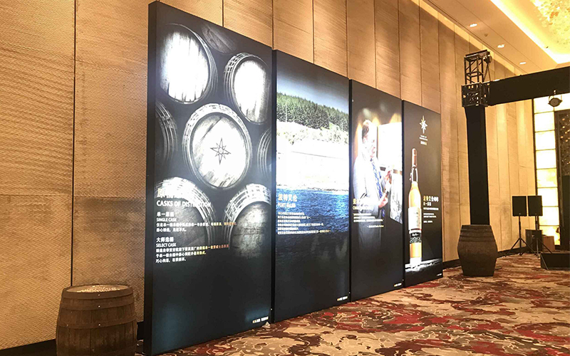廣州某五星級酒店(diàn)酒會(huì)雙面卡布燈箱解決方案